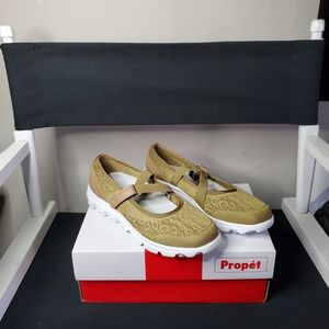 PROPET Womens TravelActiv Mary Jane Flat Size 8, Honey